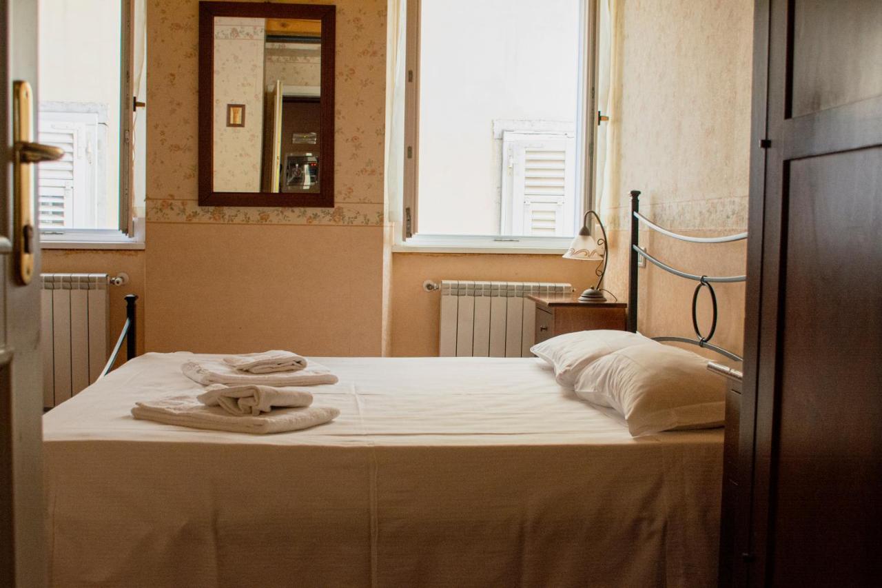 Hotel capitelli Trieste Esterno foto