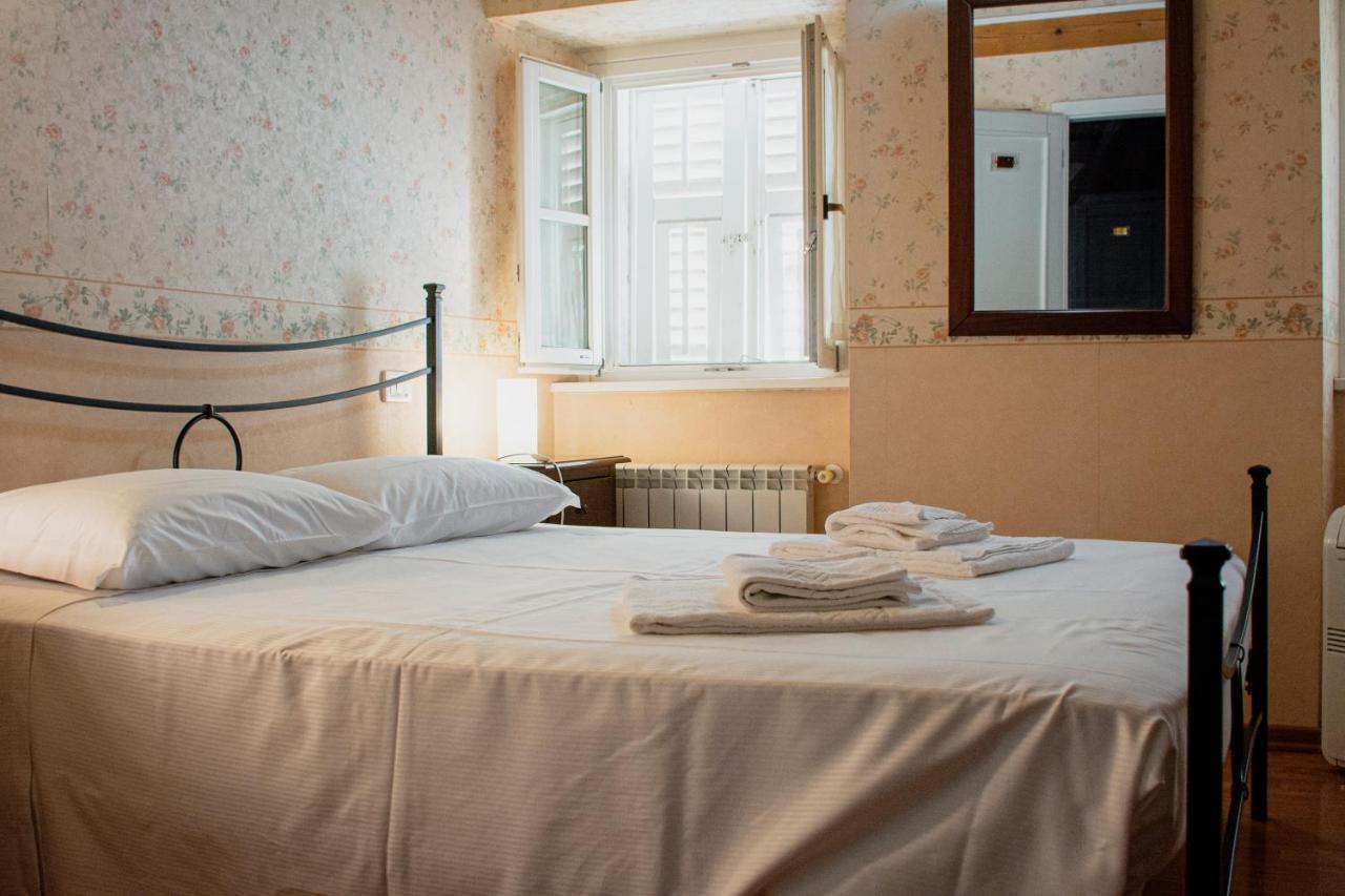 Hotel capitelli Trieste Esterno foto