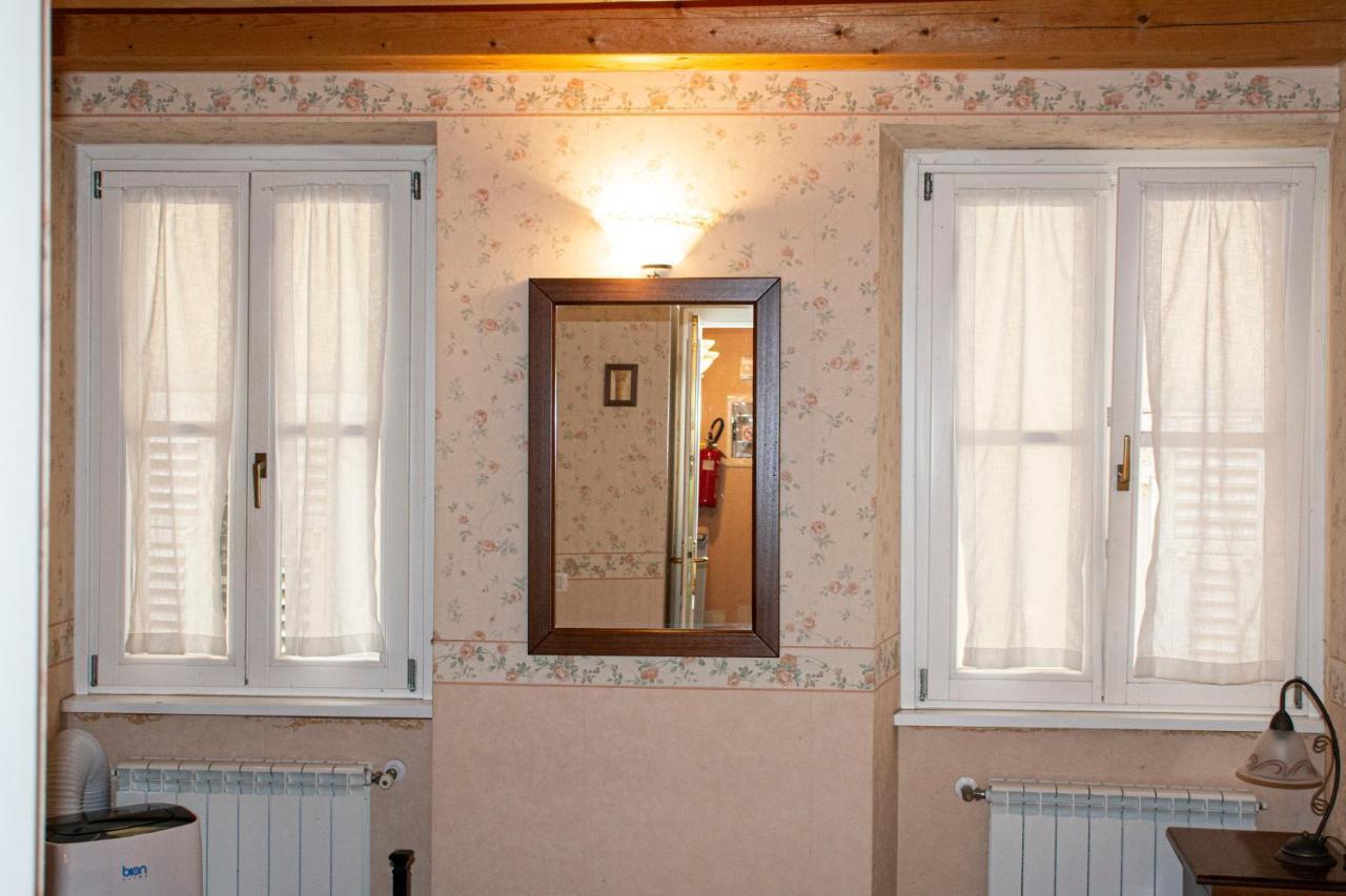 Hotel capitelli Trieste Esterno foto